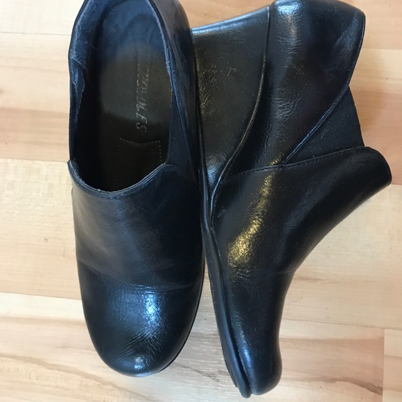 Comfy Wedges - Picture 2 of 3